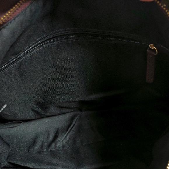 Vince Camuto Brown Leather Shoulder Bag with Elegant Gold Accents - Picture 5 of 6